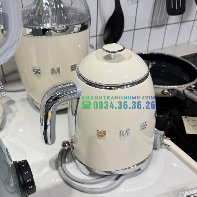 ẤM ĐUN NƯỚC THẬP NIÊN 50 MÀU KEM SMEG KLF03CREU 535 43 675 - 8
