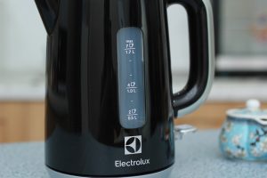 Bình đun nước siêu tốc Electrolux EEK3505 - 25