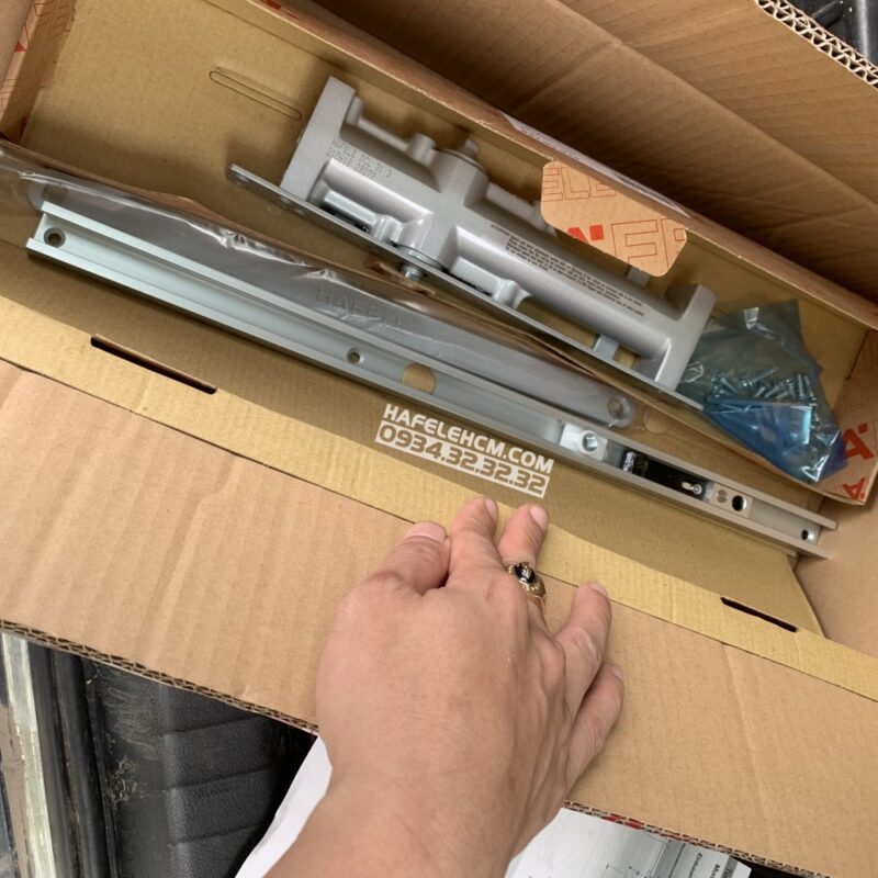 Thiết Bị Đóng Cửa Tự Động 60Kg DCL31 Hafele 931.84.019