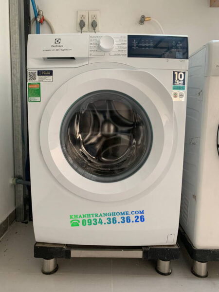 Máy giặt cửa trước 10kg UltimateCare 300 EWF1024D3WB - Trắng - 4
