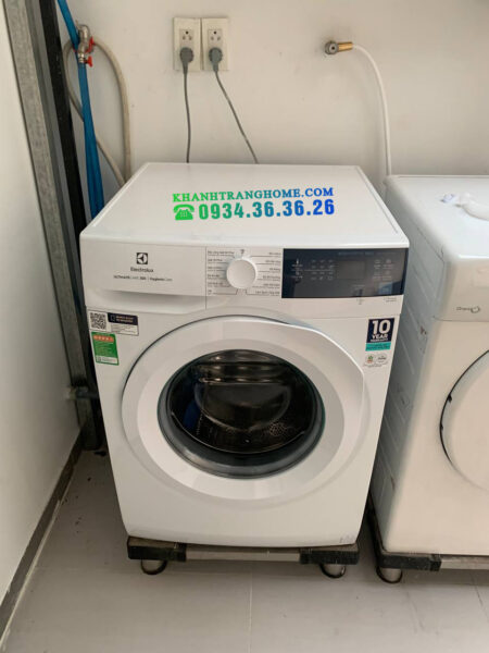 Máy giặt cửa trước 10kg UltimateCare 300 EWF1024D3WB - Trắng - 6