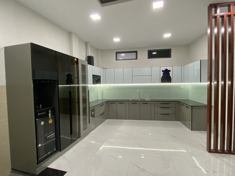 Những mẫu tủ bếp inox cánh kính đẹp năm 2024 - 12 Những mẫu tủ bếp inox cánh kính đẹp năm 2024 - 11