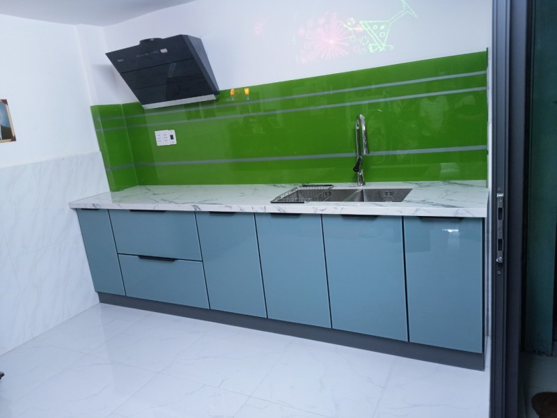 Những mẫu tủ bếp inox cánh kính đẹp năm 2024 - 14 Những mẫu tủ bếp inox cánh kính đẹp năm 2024 - 13
