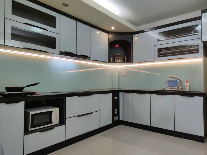 Những mẫu tủ bếp inox cánh kính đẹp năm 2024 - 40 Những mẫu tủ bếp inox cánh kính đẹp năm 2024 - 39