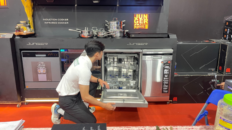 Check-in Vietbuild 2025 lần 2 tại gian hàng JUNGER cùng Khánh Trang Home - 3 Check-in Vietbuild 2025 lần 2 tại gian hàng JUNGER cùng Khánh Trang Home