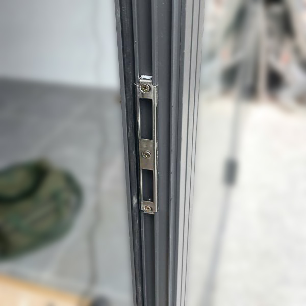 Khóa cửa nhôm DEMAX EL506 BL - 18 Khóa cửa nhôm DEMAX EL506 BL